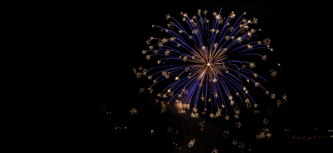Brixia Fireworks | Spettacoli pirotecnici aerei, realizzati con l'impiego di fuochi artificiali da mortaio, granate e bombe, fino ad altezze di oltre 150 metri e aperture aeree della stessa dimensione.